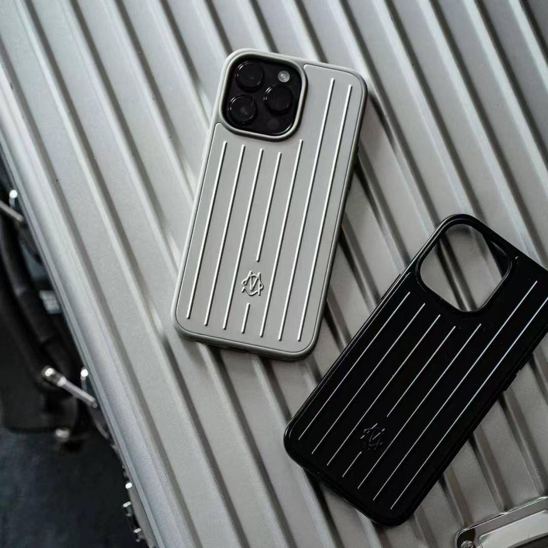 قاب برند RIMOWA جنس بدنه آلومینیوم