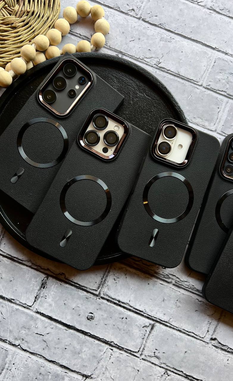 قاب طرح چرم مگ سیف مشکی گوشی آیفون 16 پرو